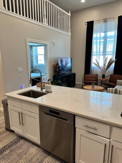 Apartment Haven, Walk To Little Italy & Wooster Square *