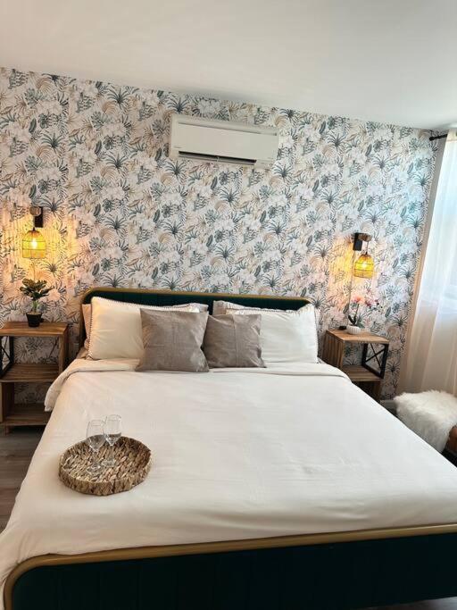 Haven, Walk To Little Italy & Wooster Square Apartment *
